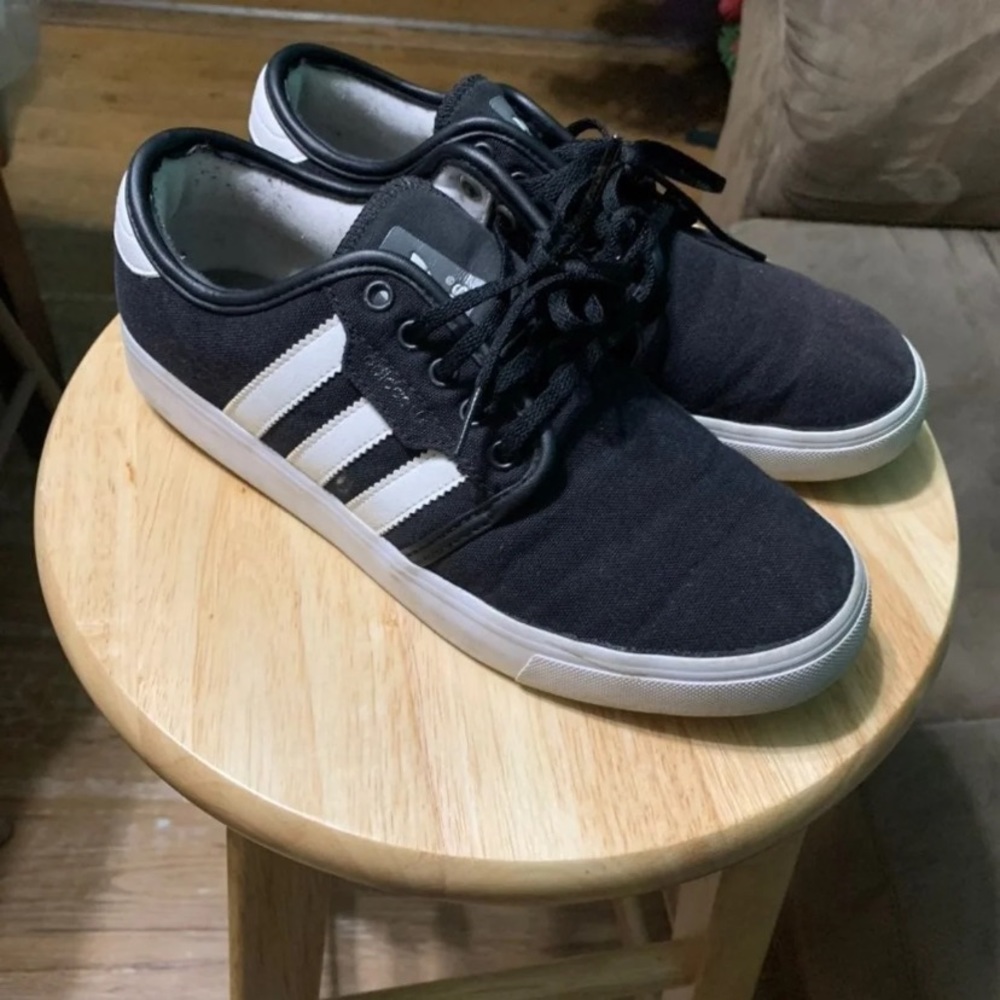 Black authentic adidas size 7